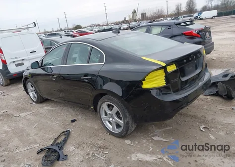2012 Volvo S60 T5 z USA, uszkodzony, nr VIN YV1622FS0C2033981